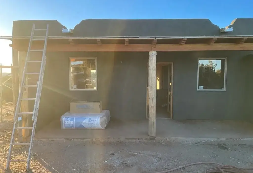 Covered porch with walls in stucco brown coat